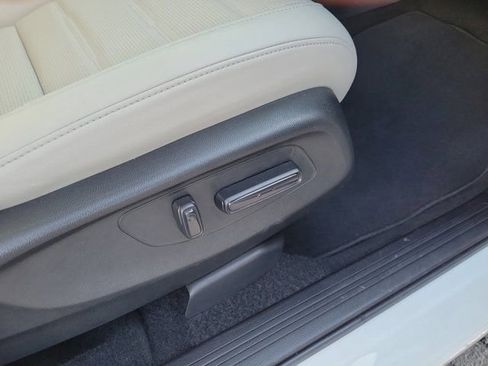 Used 2025 Honda CR-V EX-L image 9