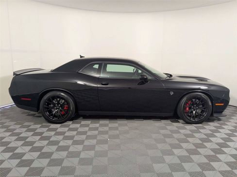 Used 2016 Dodge Challenger SRT Hellcat RWD image 5