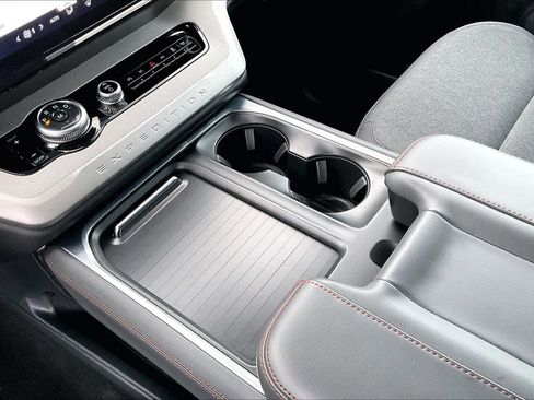 Used 2025 Ford Expedition Active image 16