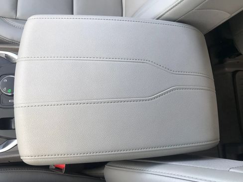 Used 2020 Chevrolet Traverse LT w/ LT Premium Package image 34