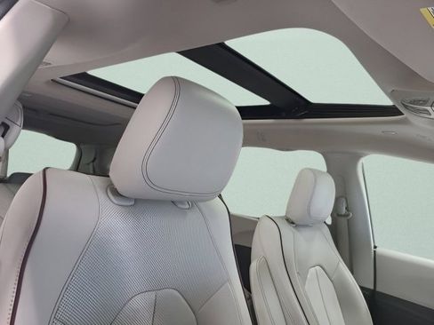 Used 2019 Chrysler Pacifica Limited FWD image 11