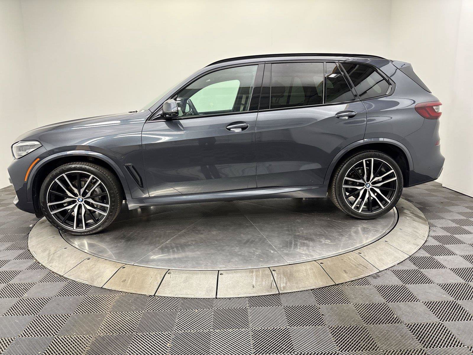 Used 2021 BMW X5 xDrive40i w/ M Sport Package AWD/4WD image 16