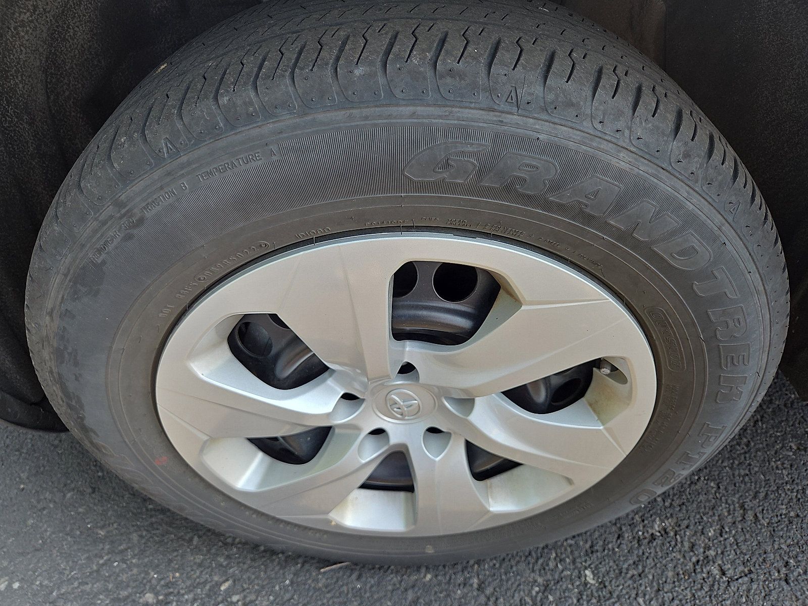 Used 2023 Toyota RAV4 LE AWD/4WD image 12