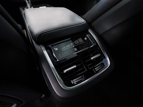 Used 2020 Volvo XC60 T6 R-Design image 44