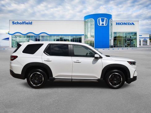 Used 2025 Honda Pilot EX-L image 3