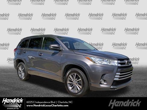 Used 2018 Toyota Highlander XLE FWD image 1