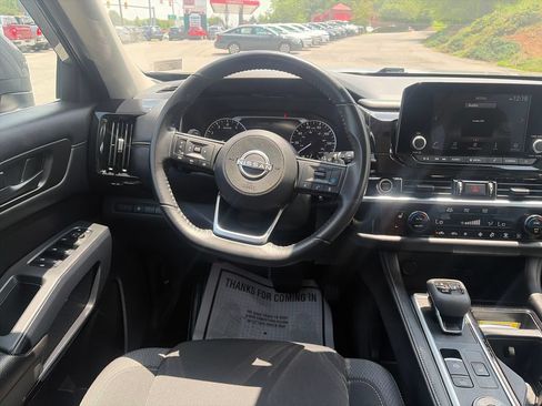 Used 2024 Nissan Pathfinder SV AWD/4WD image 14