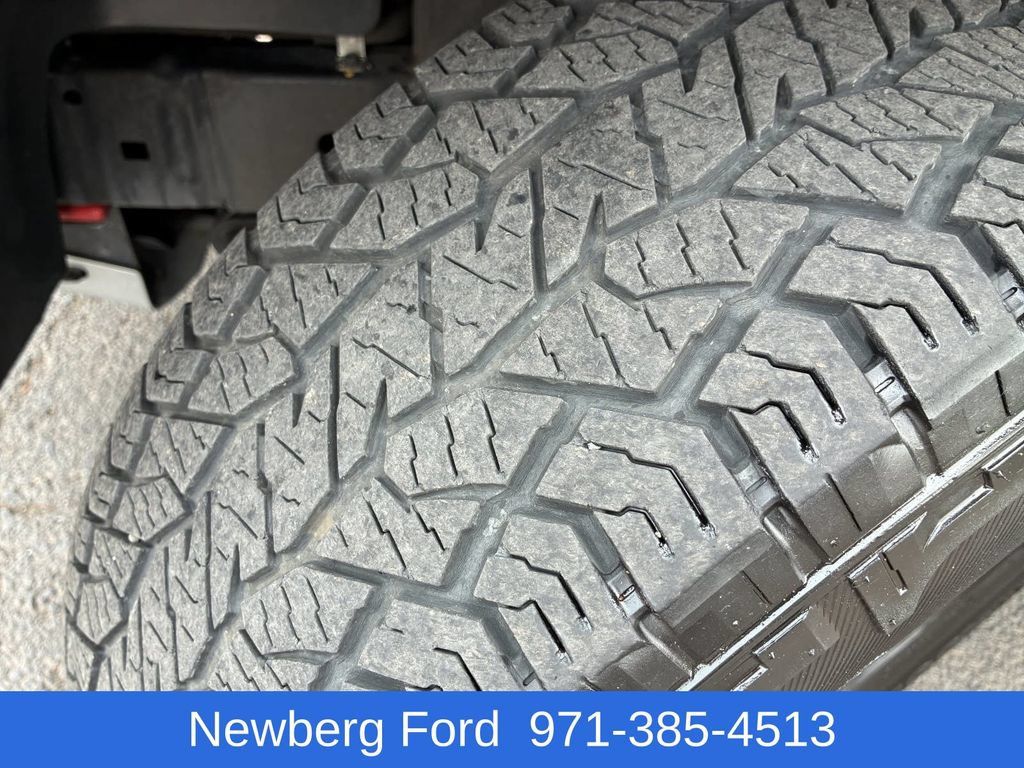 Used 2024 Nissan Frontier PRO-4X w/ Technology Package AWD/4WD image 9