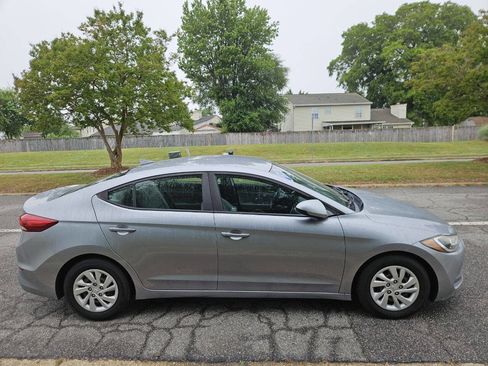 Used 2017 Hyundai Elantra SE FWD image 7