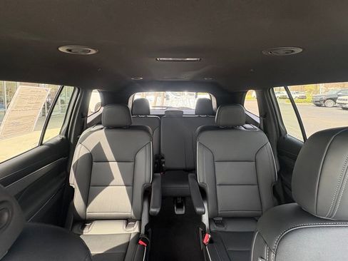 Used 2025 Buick Enclave Preferred image 13