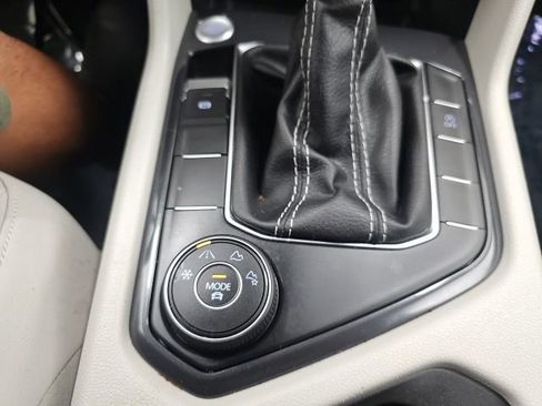Used 2023 Volkswagen Tiguan SE w/ Panoramic Sunroof Package AWD/4WD image 23