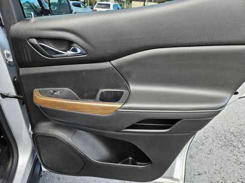 Used 2017 GMC Acadia SLE image 14