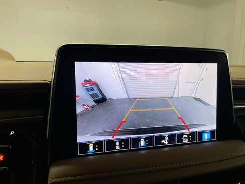 Used 2021 Chevrolet Tahoe Premier w/ Premium Package image 14