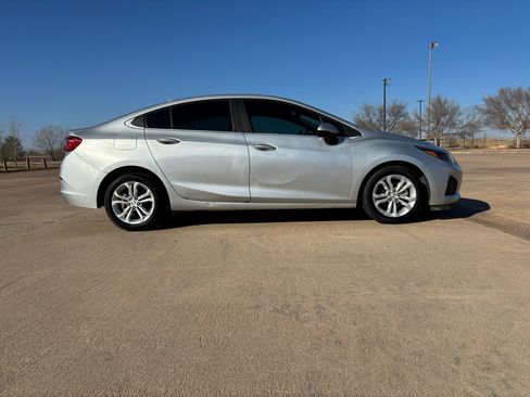 Used 2019 Chevrolet Cruze LT image 22