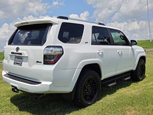 Used 2020 Toyota 4Runner SR5 Premium w/ Moonroof Package AWD/4WD image 4