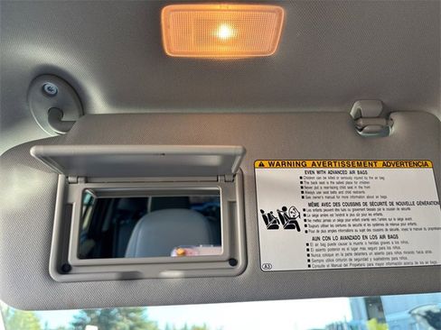 Used 2025 Toyota Highlander XLE image 18