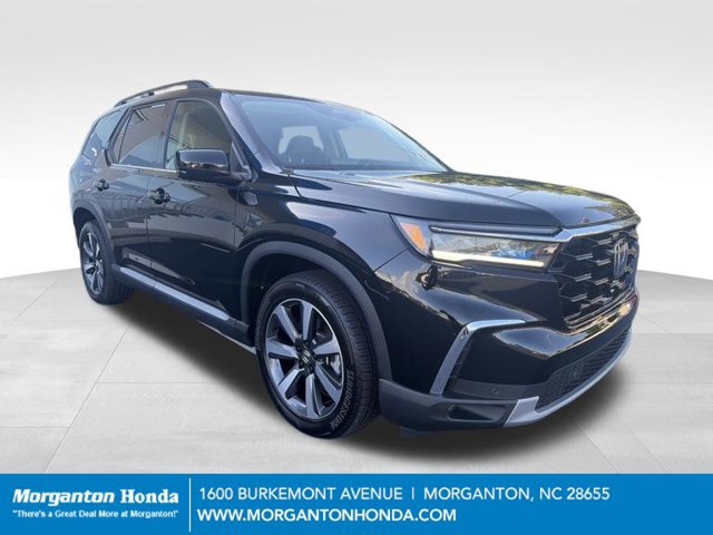Used 2025 Honda Pilot Touring image 2