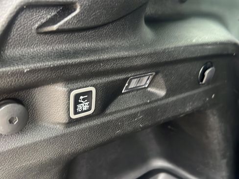 Used 2021 Jeep Grand Cherokee L Laredo RWD image 22
