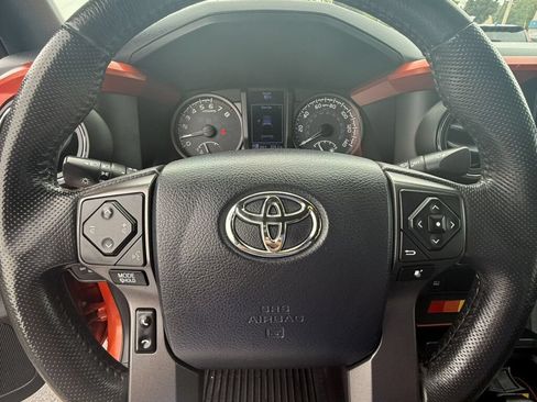 Used 2017 Toyota Tacoma TRD Sport w/ Tow Package (A/T) AWD/4WD image 26