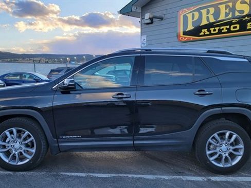 Used 2024 GMC Terrain SLT image 8