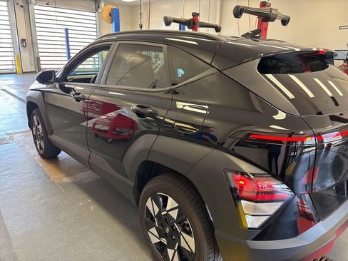 Used 2025 Hyundai Kona SEL AWD/4WD image 6