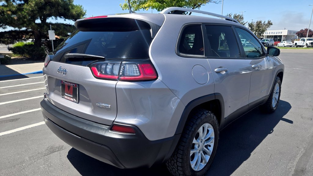 Used 2021 Jeep Cherokee Latitude AWD/4WD image 3