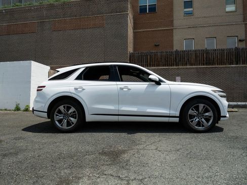 Used 2022 Genesis GV70 3.5T Sport w/ Sport Advanced Package AWD/4WD image 2