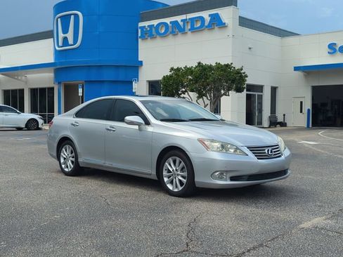 Used 2011 Lexus ES 350 w/ Preferred Accessory Package FWD image 2