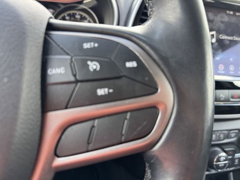 Used 2020 Jeep Cherokee Limited image 28