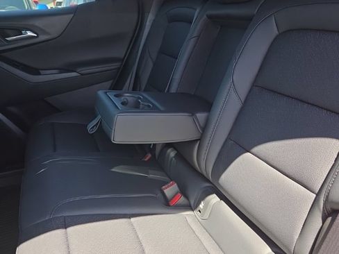 New 2026 Chevrolet Equinox LT w/ Convenience Package II FWD image 11