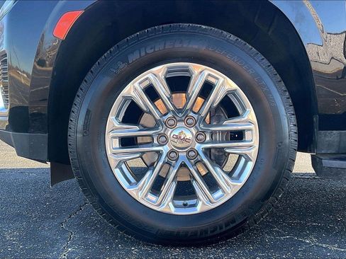 Used 2021 GMC Yukon XL SLT w/ Rear Media and Nav Package image 9