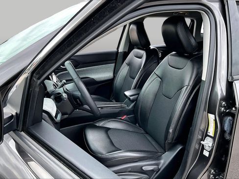 Used 2022 Jeep Compass Latitude FWD image 8