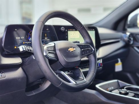Used 2026 Chevrolet Equinox LT w/ Convenience Package II image 17