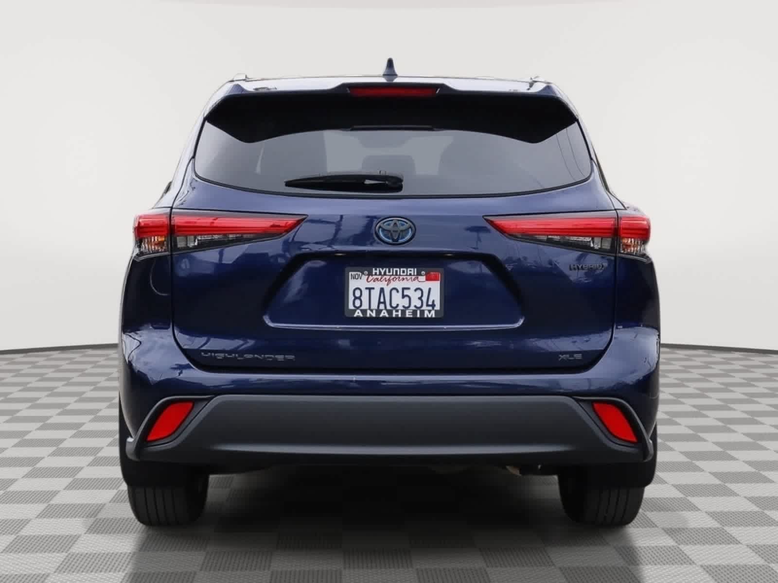 Used 2021 Toyota Highlander XLE AWD/4WD image 8