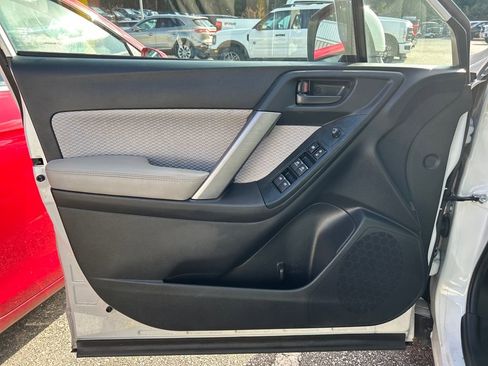 Used 2018 Subaru Forester 2.5i Premium image 9