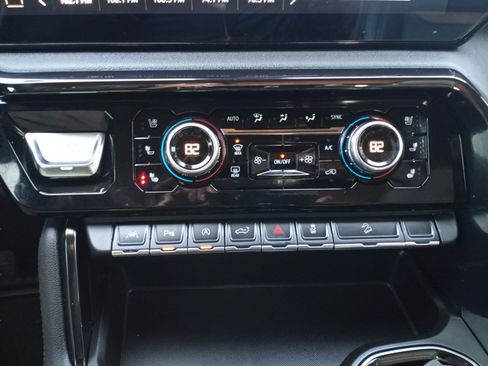 Used 2024 GMC Sierra 1500 AT4 w/ Technology Package image 17