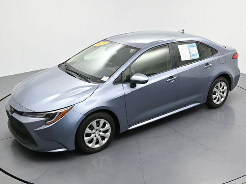 Used 2022 Toyota Corolla LE FWD image 34