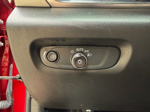 Used 2023 Chevrolet Traverse LT FWD image 12