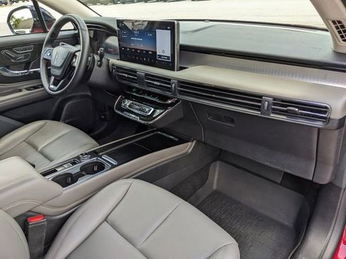 Used 2025 Lincoln Corsair AWD w/ Equipment Group 101A image 14