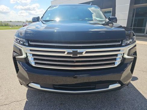 Used 2023 Chevrolet Suburban High Country AWD/4WD image 2