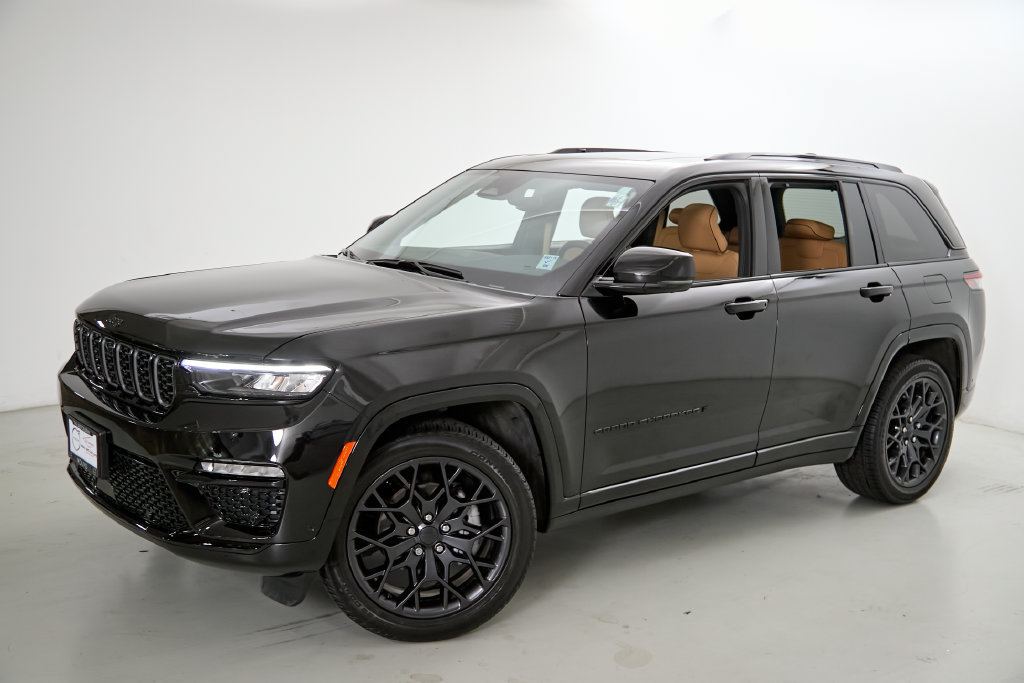 Used 2025 Jeep Grand Cherokee Summit w/ Obsidian Package AWD/4WD image 3