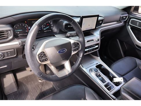Used 2022 Ford Explorer XLT w/ Equipment Group 202A RWD image 19