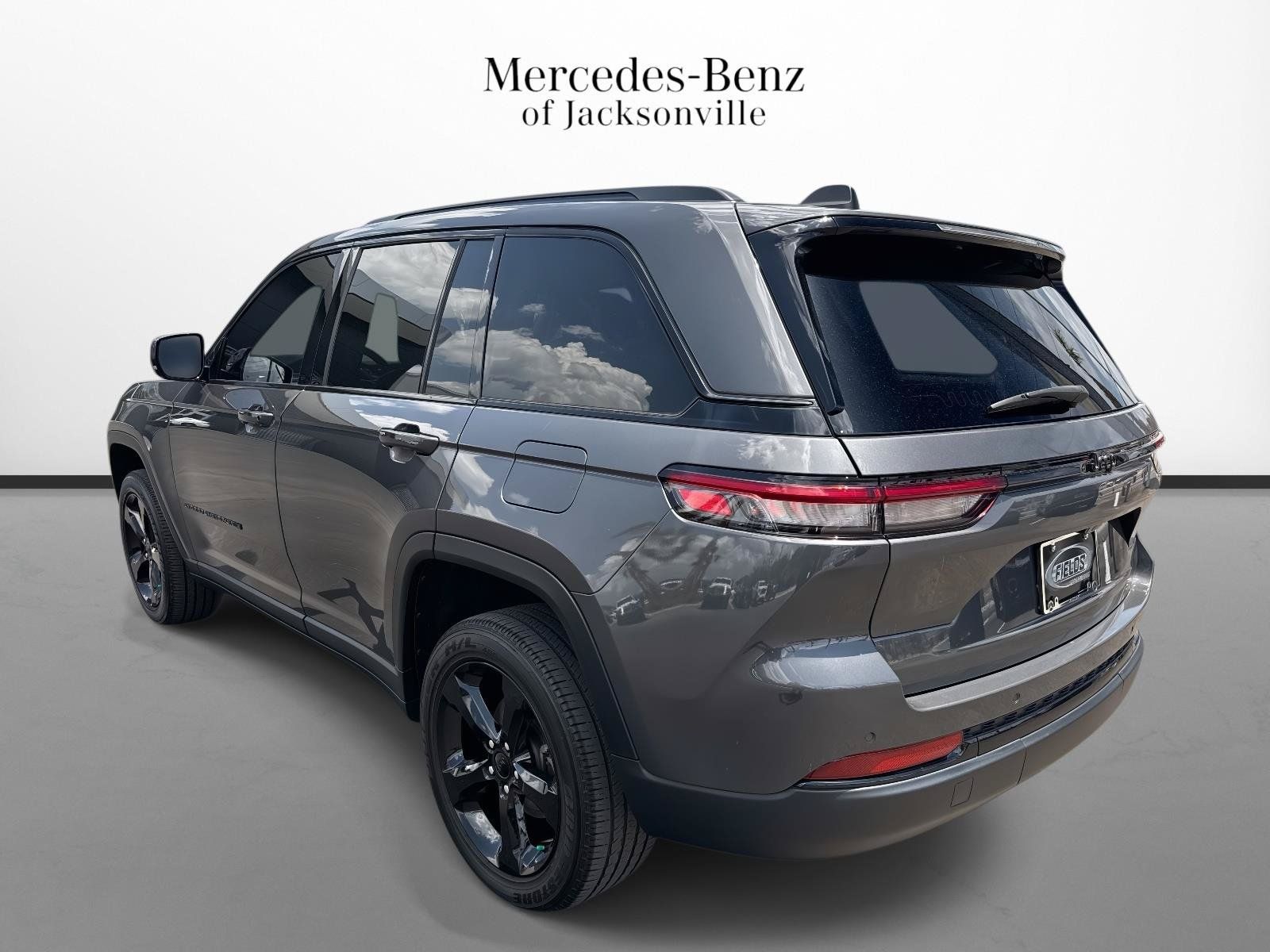 Used 2024 Jeep Grand Cherokee Altitude RWD image 5
