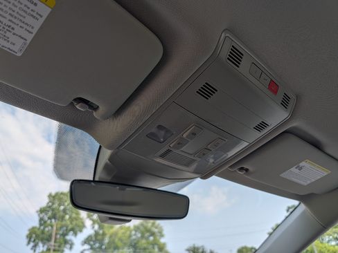 Used 2024 Volkswagen Jetta SE FWD image 16