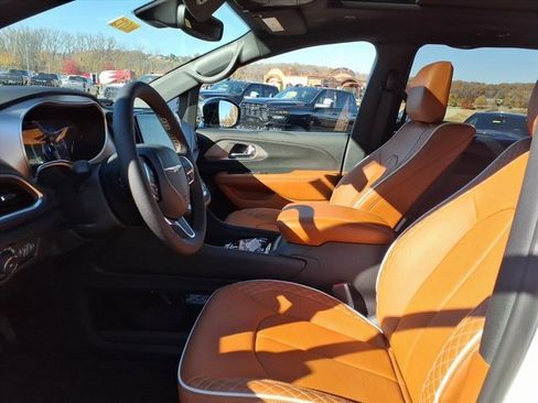 New 2026 Chrysler Pacifica Pinnacle image 7