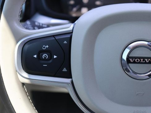 Used 2018 Volvo XC60 T6 Momentum w/ Convenience Package image 24