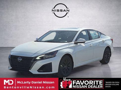 New 2026 Nissan Altima 2.5 SV FWD image 2