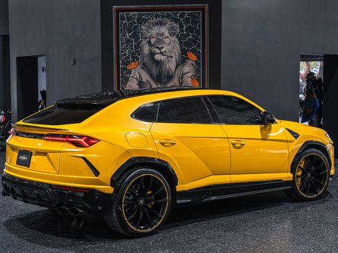 Used 2021 Lamborghini Urus AWD/4WD image 25