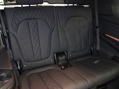 Used 2024 BMW X7 xDrive40i w/ Climate Comfort Package image 42