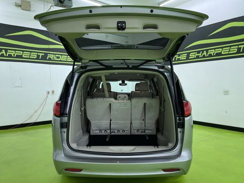 Used 2021 Chrysler Voyager Lxi image 9